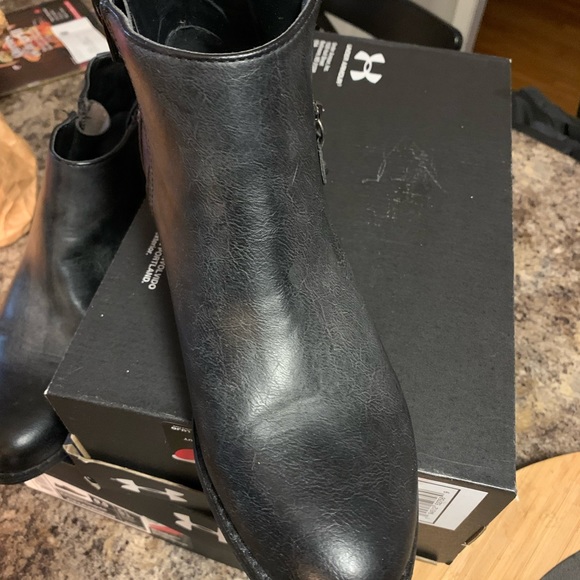 Ladies pewter grey Guess ankle boots - Picture 5 of 7